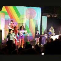 Superorganism - Een absurde reis rond een wereld boordevol kleuren