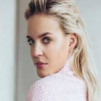 Anne-Marie en backstage …