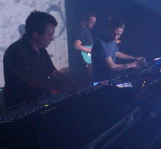 Plaid - gebalde verschijning en fris uit de hoek komend