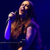 Steriel geluid blijkt grootste domper tijdens weinig avontuurlijk optreden van Alanis Morissette