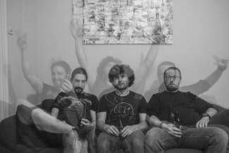 Idealus Maximus - Het is de bedoeling dat je de ogen sluit en de beelden zelf inbeeldt, als je ze op een scherm zet kun je de verbeelding van de fan niet meer echt laten werken