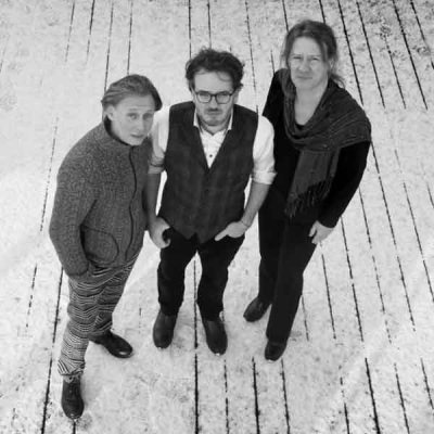 Johan Dupont Trio sur la balançoire rouge…