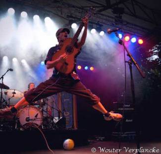 Manu Chao: more more more