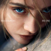 Le gros chien de Bria Salmena…