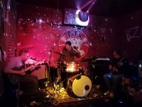 Ignatz en De Stervende Honden + Christophe Clébard - Een bedachtzame gitaar explorateur + een exhibitionistische synthpunk