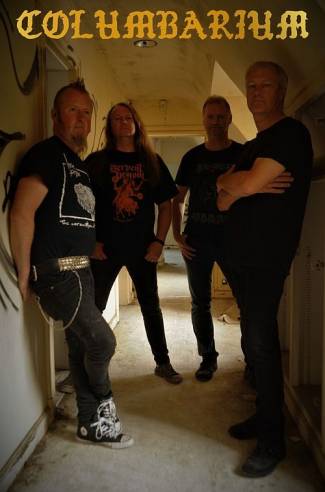 Columbarium - We zullen al heel tevreden zijn als we een mooie plaat kunnen uitbrengen op een interessant label en op die manier enkele mooie optredens in de wacht kunnen slepen, dat is momenteel de voornaamste ambitie met Columbarium