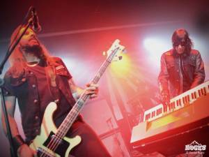 Lords Of Altamont - Onstuimige garage-rockers steken tandje bij