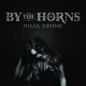 Julia Stone revient en solitaire…