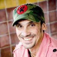 Manu Chao apporte son soutien aux immigrés qui débarquent aux Etats-Unis.