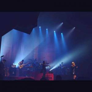 Paloma Faith – Dampend concert in Kate Perry style