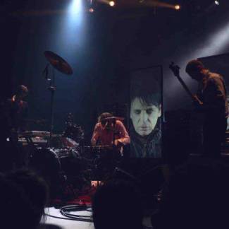 Domino 2011 – Battles - Battles kan vertrek charismatische frontman live niet opvangen
