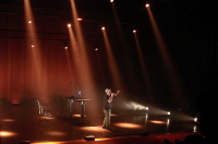 Brihang – Theatertour solo ‘Cut op de set’ – Een emotionele observatie van knip-plakwerk analyses in woord en muziek