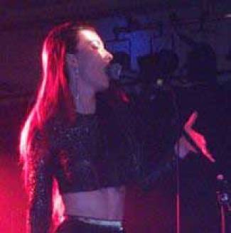 Chrysta Bell – Vurig, heet maar niet hot genoeg!