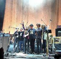 Neil Young + Promise Of The Real - Nog lang geen oude man