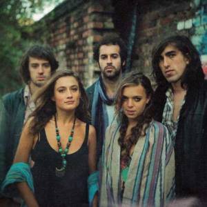 Crystal Fighters : folk Basque.