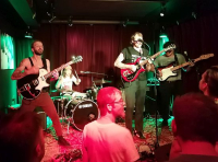Wine Lips + Crackups - Overrompelend snelle riffs