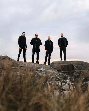 TRÆLS - Tijdens het schrijfproces hebben we simpelweg veel muziek gemaakt waar we ons goed bij voelden. Of we daar nu een breed publiek mee aanspreken of niet, valt nog te bezien. We hebben daar eigenlijk niet zo bij stilgestaan