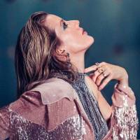 Ellie Goulding encore plus près de nous…