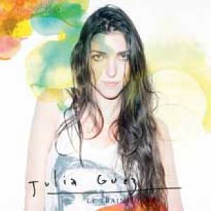 Julia Guez entend siffler le train