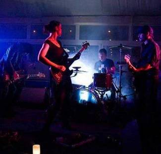 Heirs – Eenvoud siert, intrigeert …