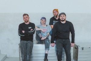 The Bloodstrings - Deze nieuwe plaat is een verhaal van hoop, dat mensen die ons kennen of nog niet kennen, het verhaal snappen. Er hoop in vinden voor zichzelf, is dan ook het voornaamste doel dat we voor ogen hebben