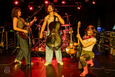 The Happy Fits brengen met ‘Lovesick’ een mix van positiviteit en glamrock naar Kavka Oudaan