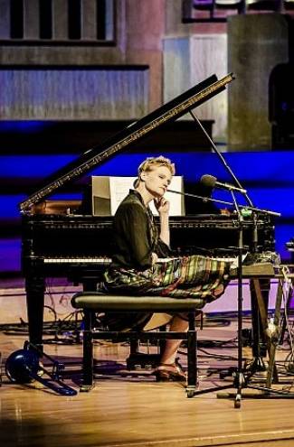 An Pierlé - Mensen zullen altijd muziek blijven maken en nodig hebben. Het is vooral de perceptie van alles wat cultuur is die me zorgen baart