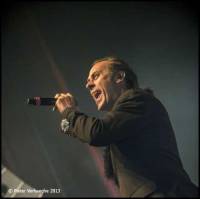 Peter Murphy ressuscite la magie gothique de Bauhaus...
