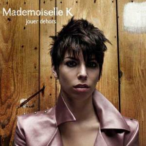 Des figurants pour un clip de Mademoiselle K.