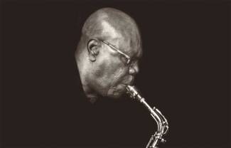 Décès du célèbre saxophoniste et légende de l'afro jazz Manu Dibango, victime du Coronavirus...