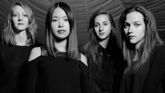 Un groupe de rock féminin à couteaux tirés…