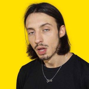 Le combat de Roméo Elvis contre les drogues…