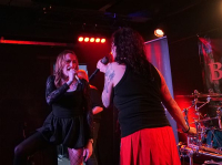 Behind The Veil - Een release avond van knalrood tot donkerzwart