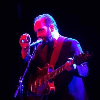 Adrian Crowley is wel heel erg minimaal in de 4AD