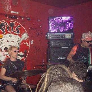 Bad Mojos - Snelle punk met powerpop riffs
