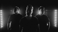 Neon Fields dans la cage aux lions…