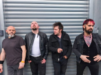Suecide High - Eenvoudige muziek spelen met lef en overtuiging, dat is de echte basis van rock’n’roll