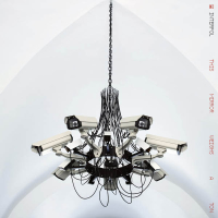 Le miroir massif d’Interpol