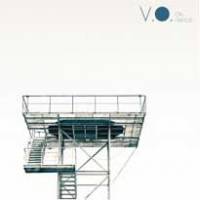 V.O. voit la vie en rouge