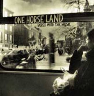 La musique ennuie One Horse Land…