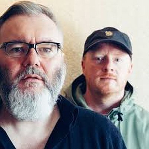 Arab Strap - Ik denk dat we nu onze eigen plek hebben veroverd, waar ik erg blij mee ben - ik heb geen verlangen om een popster te zijn en ik ben gewoon dankbaar dat we na zo'n lange tijd nog steeds fans aan ons kunnen binden
