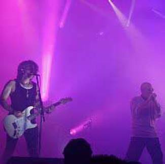 The Sisters Of Mercy: ondanks alles … op handen gedragen