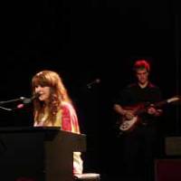 Een nieuwe Chrissie Hynde leek herboren onder Kate Nash