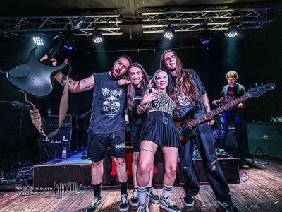Underwaves – Wie ons echt wil ontdekken, moet naar een van onze shows komen