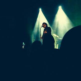 Peace – Chaos vervangt vrede zowel op als naast het podium