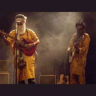 … Ook (onthoofd) Tinariwen blijft indrukwekkend