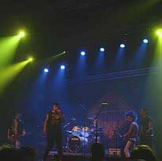 Funeral Dress en Belgian Asociality: Belgische punkbands vieren feest
