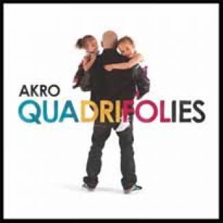 Akro se coupe en quatre pour faire des folies…