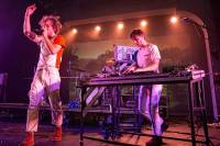 Compact Disk Dummies - Een neonverlichte energiebom