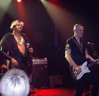 King Khan &amp; The Shrines - Zijne Majesteit omringd door wervelende Shrines